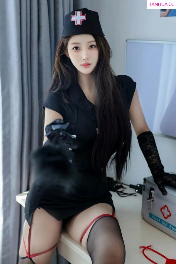   [XiuRen]高清写真图 2025.07.07 No.10519 金允希Yuki 制服诱惑第9张图片
